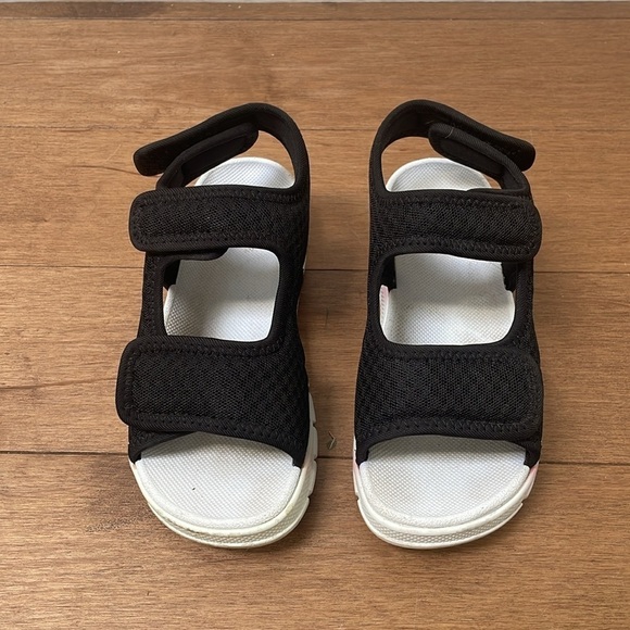 Hunter Kids' Mesh travel Sandals open toe Velcro straps black UK 12/US13 - Picture 4 of 11